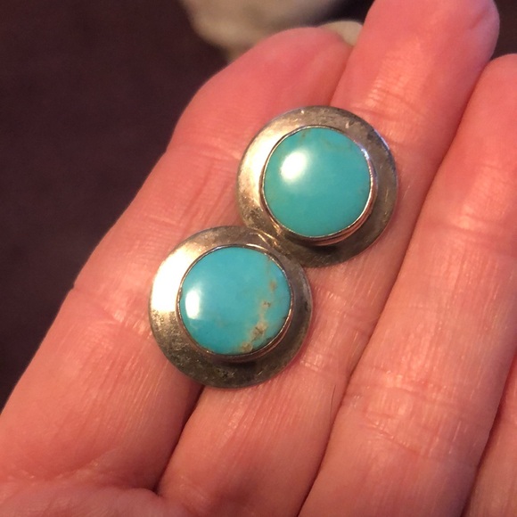 Beautiful Turquoise & Silver Pierced Earrings - Picture 8 of 9